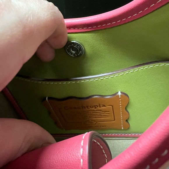 Coach Coachtopia Ergo Strawberry Set - Picture 5 of 5